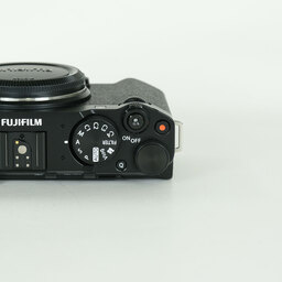FUJIFILM X-M5
