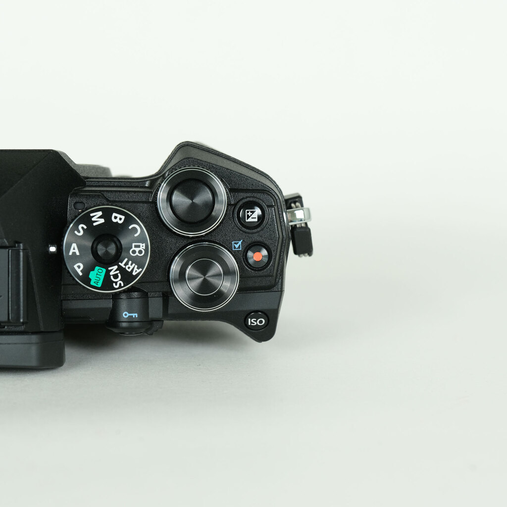 OLYMPUS OM-D E-M5 Mark III