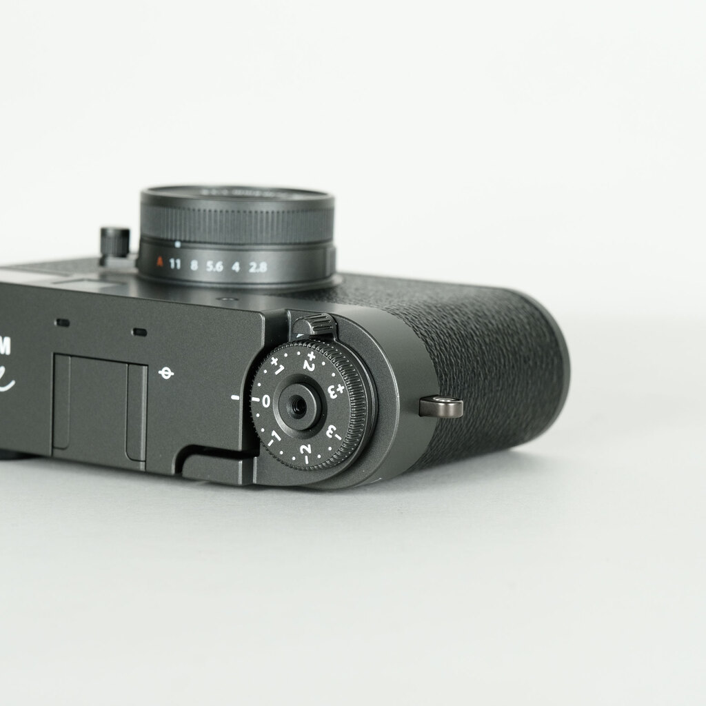 FUJIFILM X half X-HF1