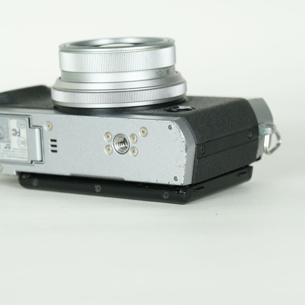 FUJIFILM X30 シルバーの出品 | ONE SCENE（ワンシーン）