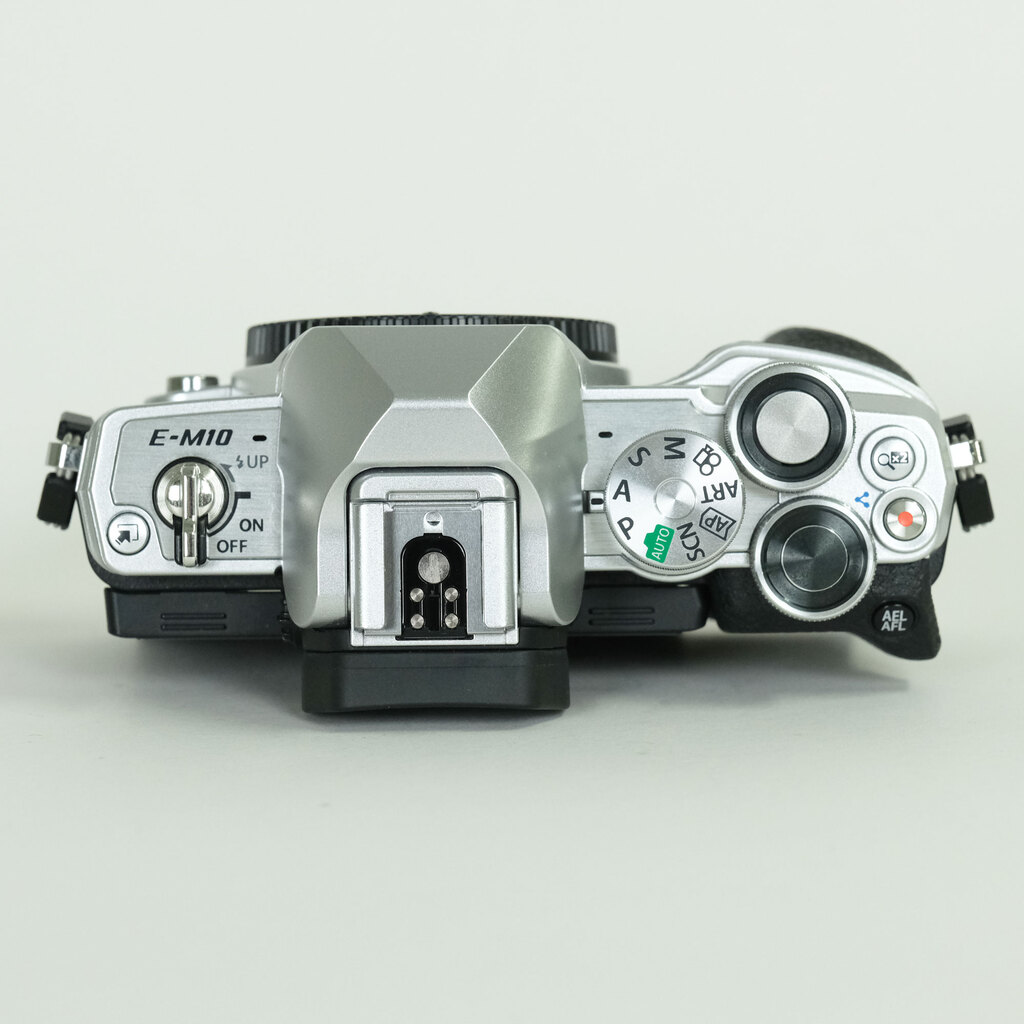 OLYMPUS OM-D E-M10 Mark IV