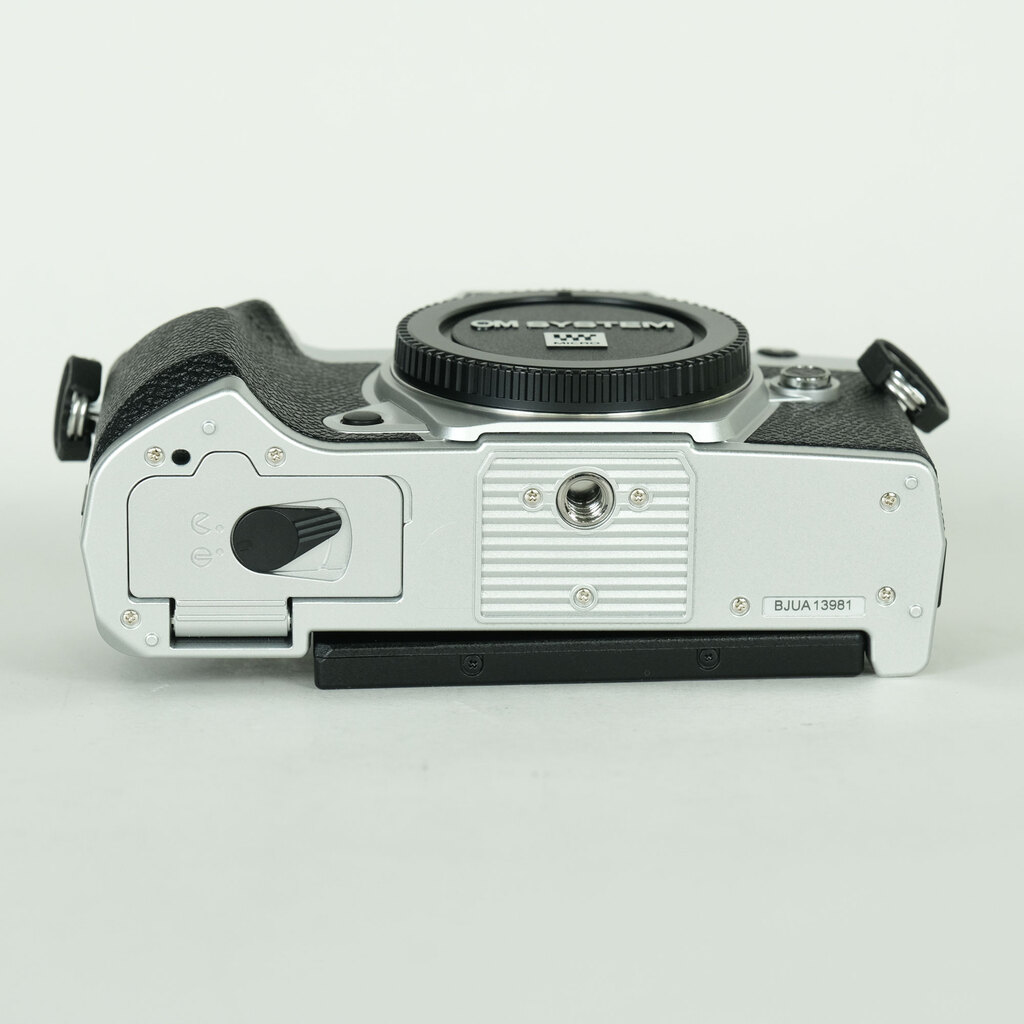 OM SYSTEM OM-5 Mark II ボディ シルバーの出品 | ONE SCENE（ワンシーン）