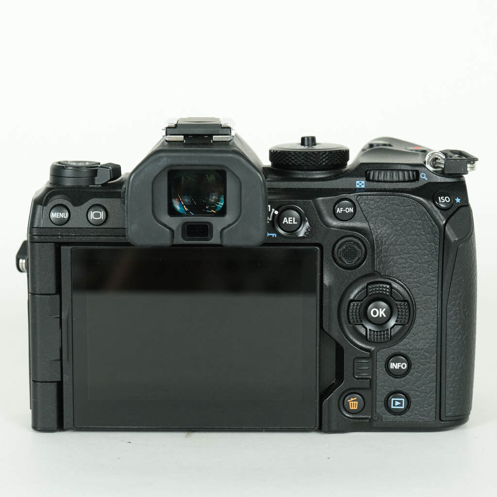 OM SYSTEM OM-1 Mark II [�{�f�B]