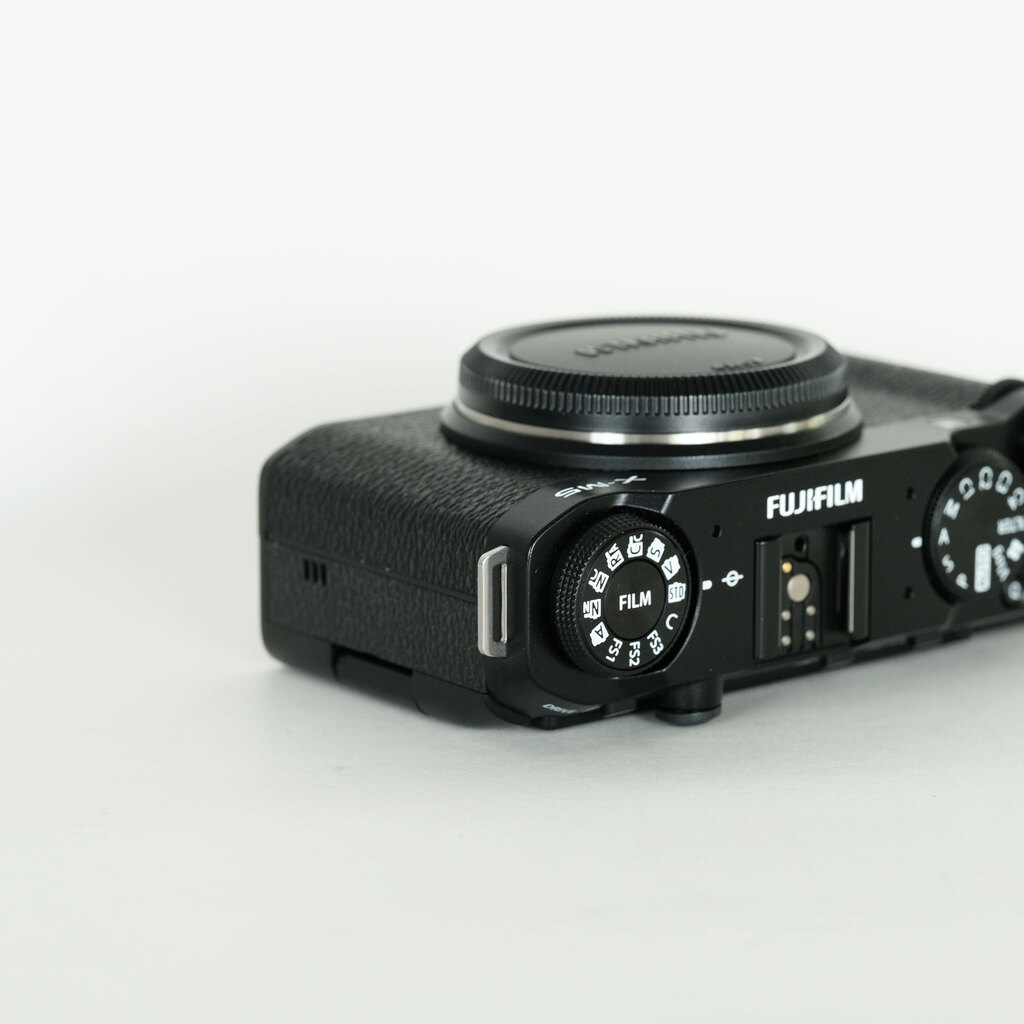 FUJIFILM X-M5