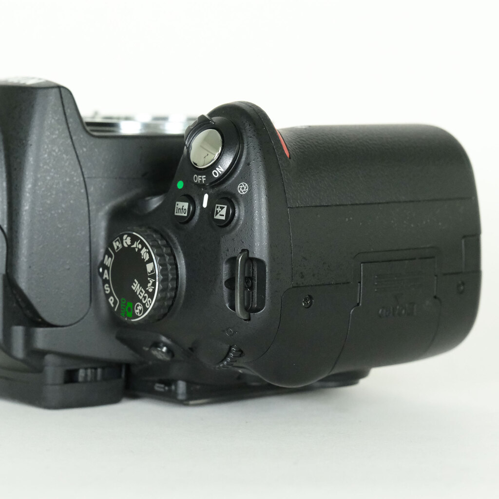 Nikon D5000 ボディ