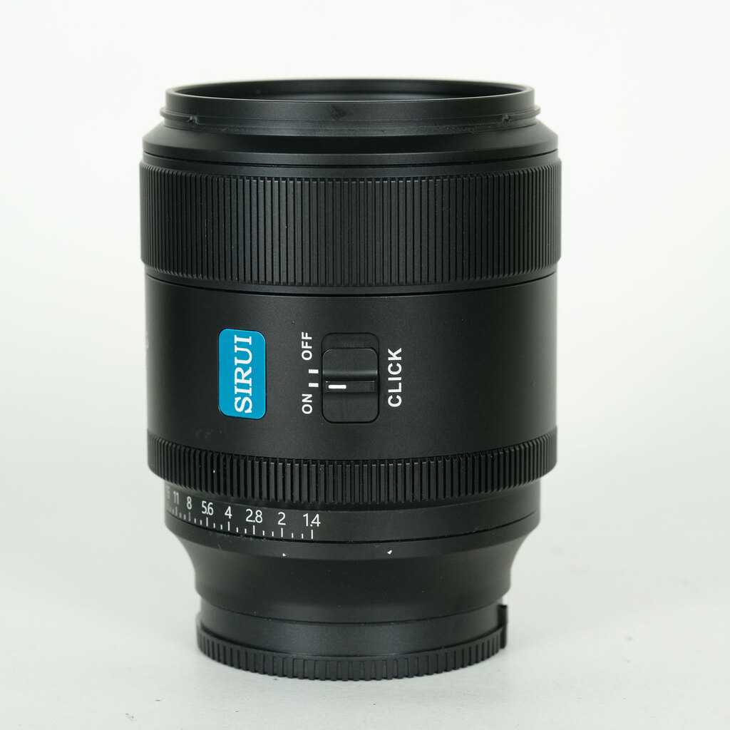 SIRUI AURORA 85mm F1.4 [ソニーE用]の出品 | ONE SCENE（ワンシーン）