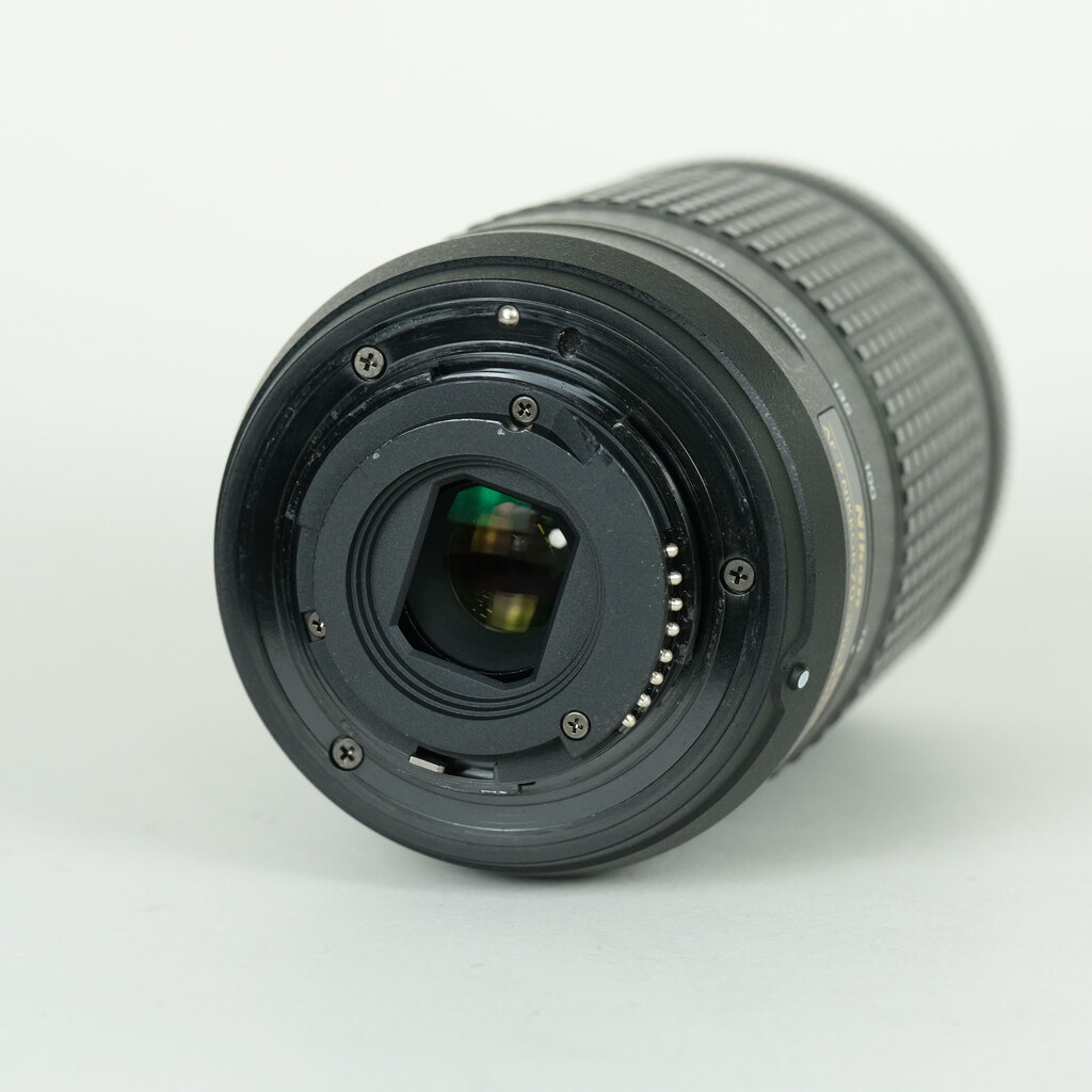Nikon AF-P DX NIKKOR 70-300mm f/4.5-6.3G ED VR Nikon AF-P DX NIKKOR 70-300mm f/4.5-6.3G ED VR