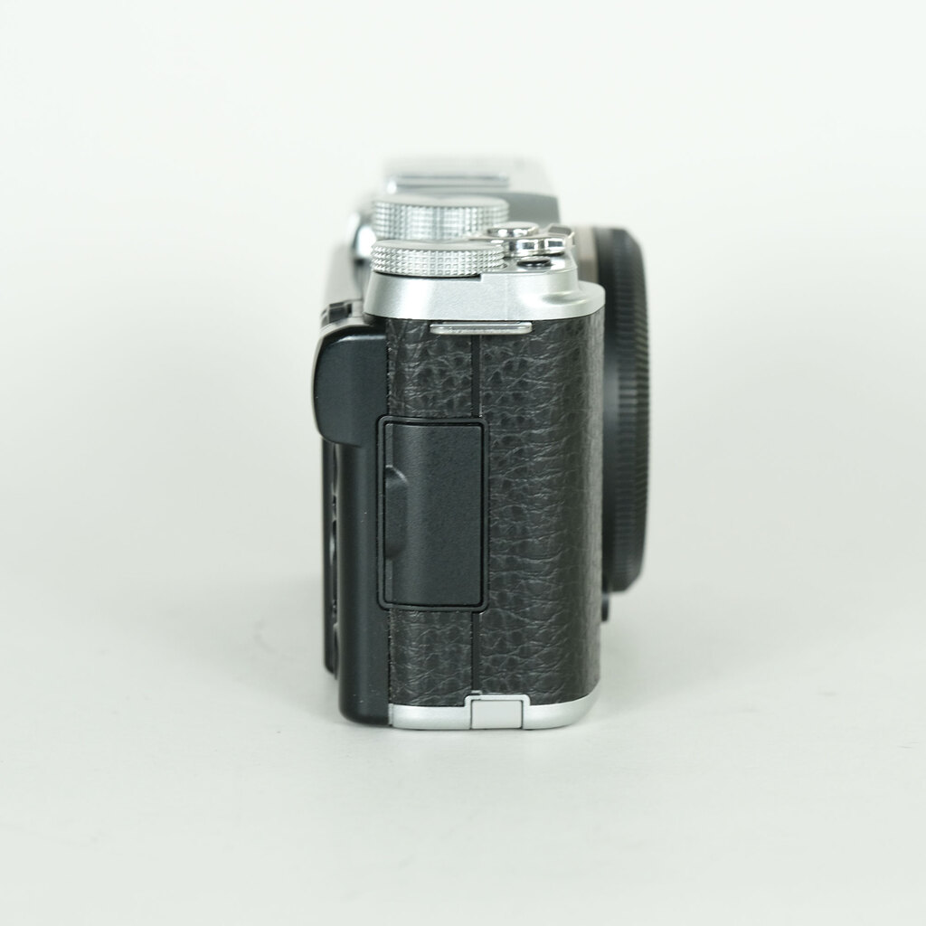 FUJIFILM X-A1 ボディ シルバー