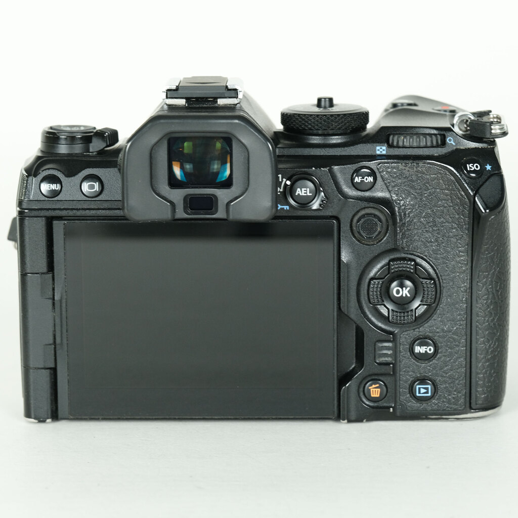 OM SYSTEM OM-1 Mark II [�{�f�B]