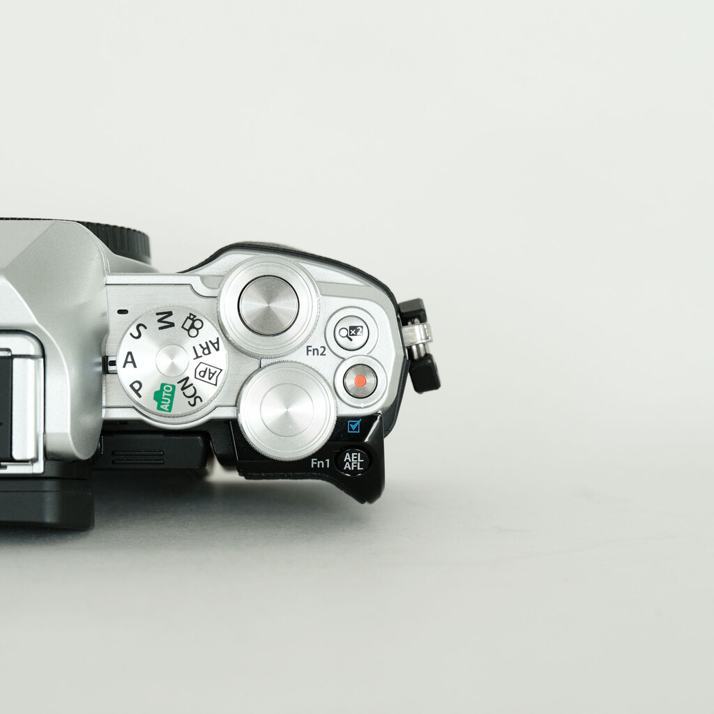 OLYMPUS OM-D E-M10 Mark III