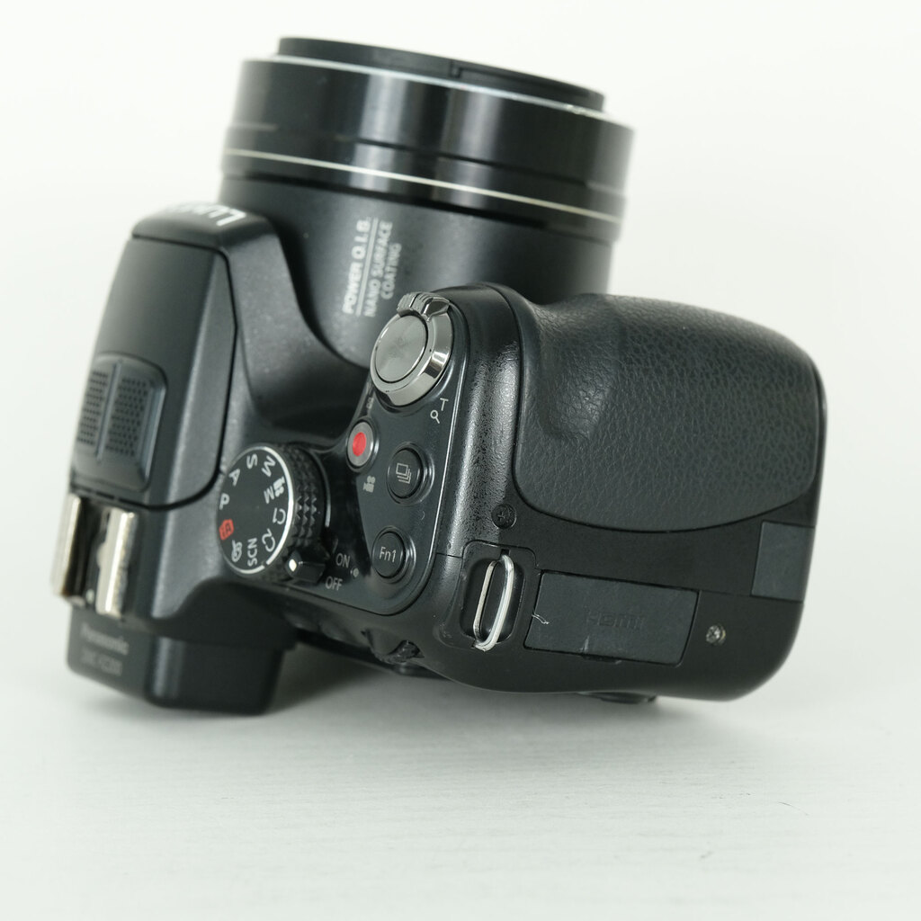 Panasonic LUMIX DMC-FZ200-Kの出品 | ONE SCENE（ワンシーン）