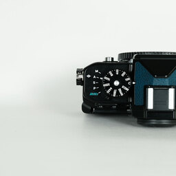 Nikon Z f プレミアムエクステリア張替済み   ［プレミアムエクステリア張替キャンペーン・皮革換装品］