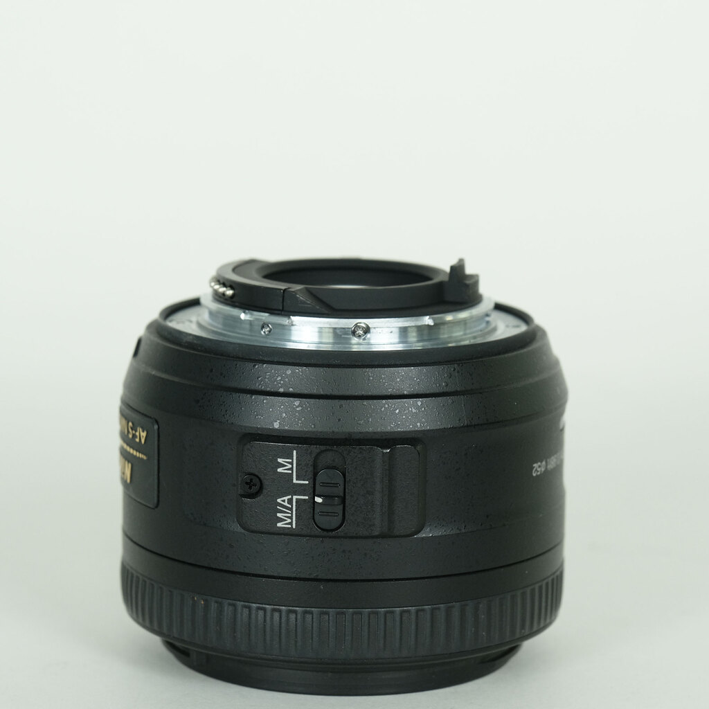 Nikon AF-S DX NIKKOR 35mm f/1.8G Nikon AF-S DX NIKKOR 35mm f/1.8G