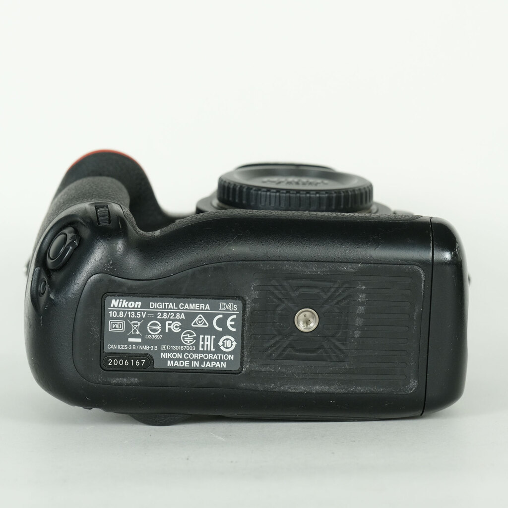 Nikon D4Sの出品 | ONE SCENE（ワンシーン）