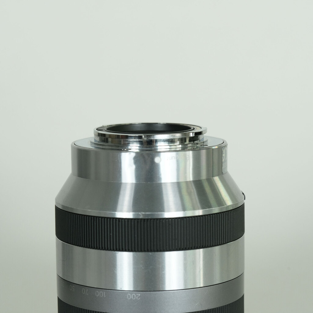 SONY E18-200mm F3.5-6.3 OSS SEL18200