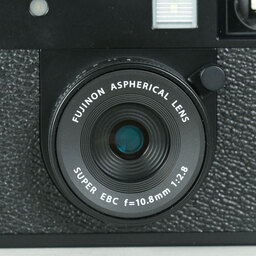 FUJIFILM X half X-HF1