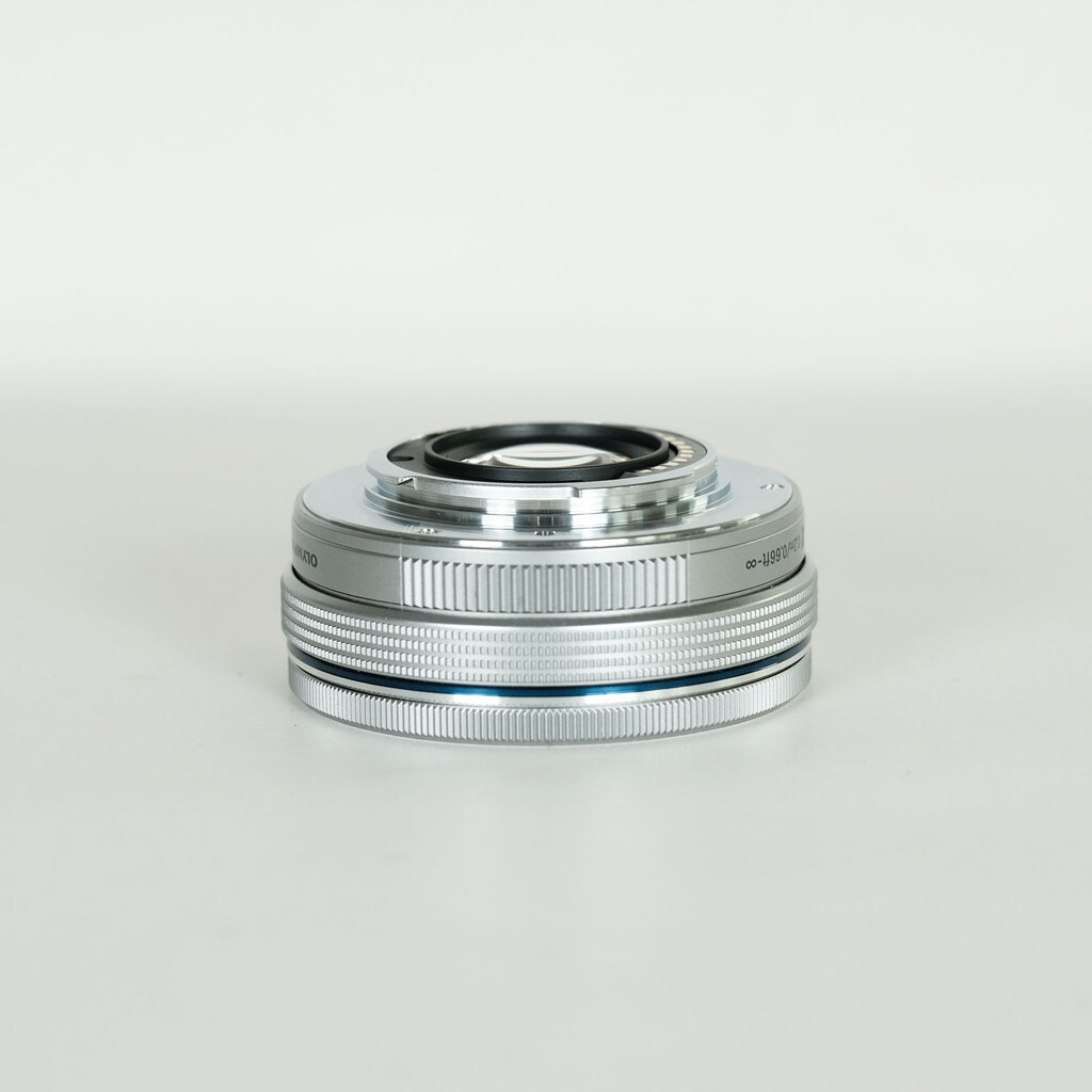 OLYMPUS M.ZUIKO DIGITAL ED 14-42mm F3.5-5.6 EZ シルバー