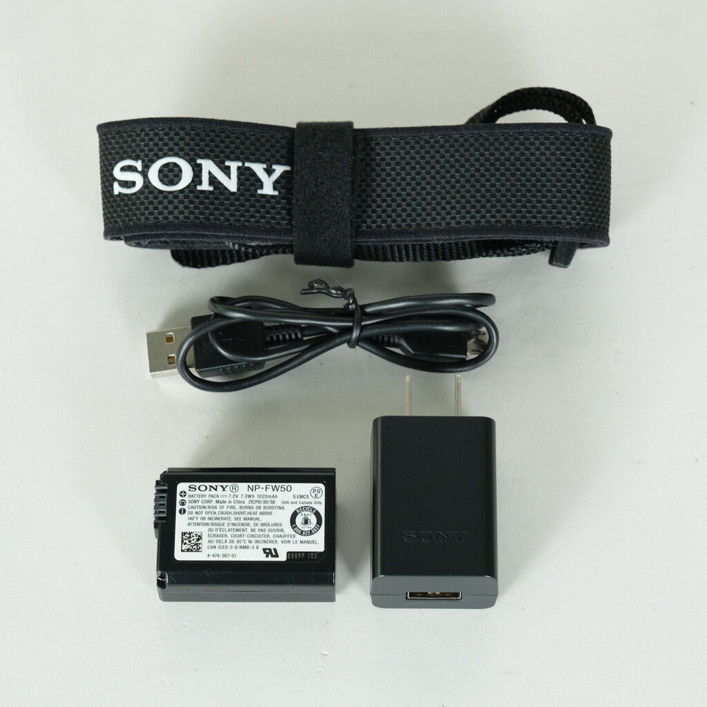 SONY α7II ILCE-7M2 レンズキット ストラップ バッテリー４個他 SONY α7 II（ILCE-7M2）の出品 | ONE SCENE（ワンシーン）