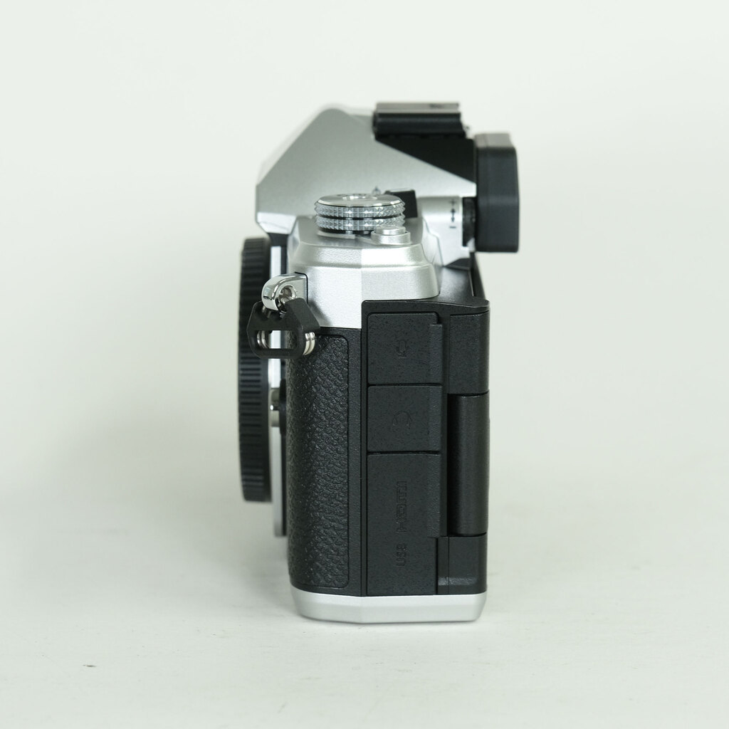 OM SYSTEM OM-3