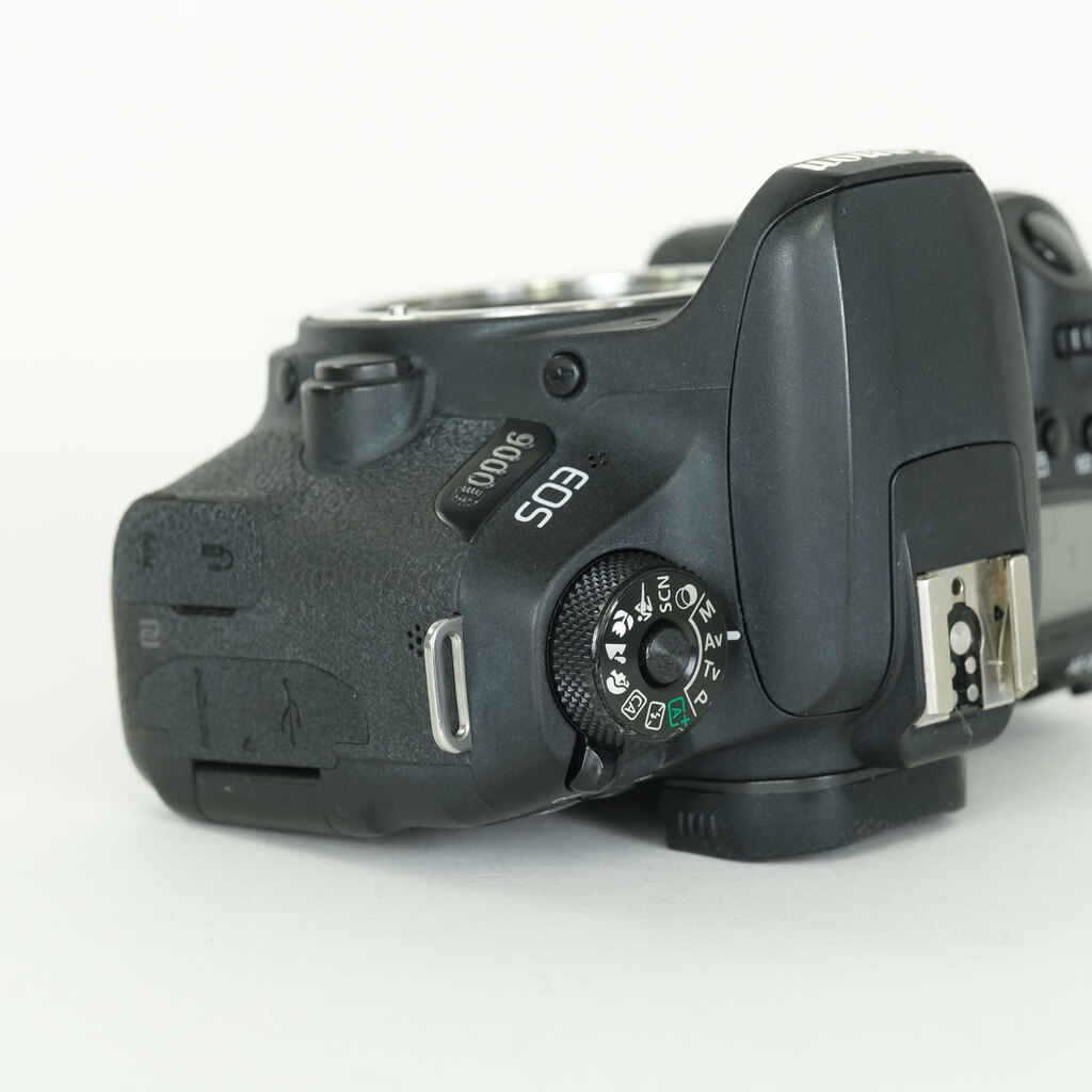 Canon EOS 9000D