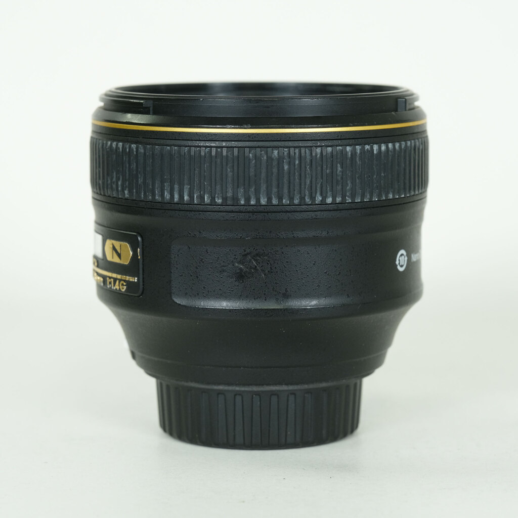 Nikon AF-S NIKKOR 58mm f/1.4G Nikon AF-S NIKKOR 58mm f/1.4G