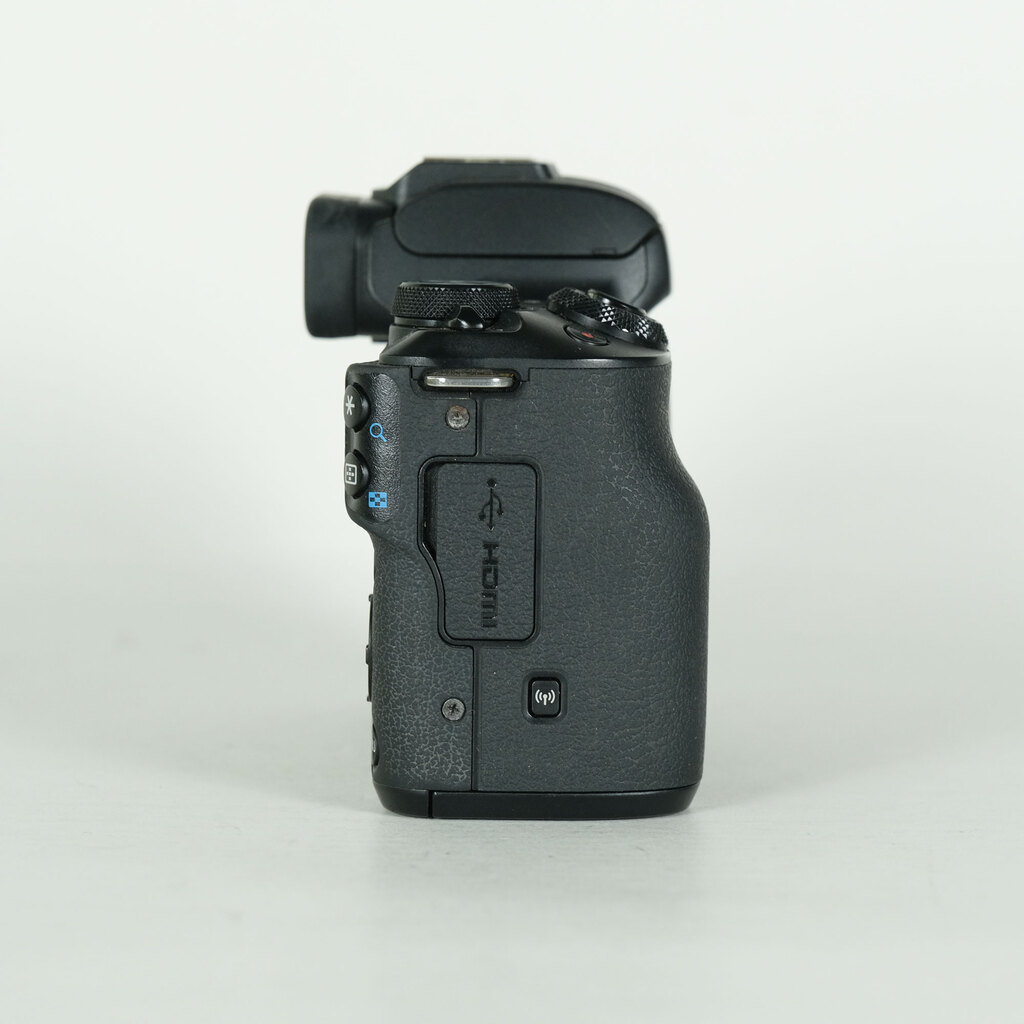 Canon EOS Kiss M2の出品 | ONE SCENE（ワンシーン）