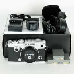 OLYMPUS PEN-F