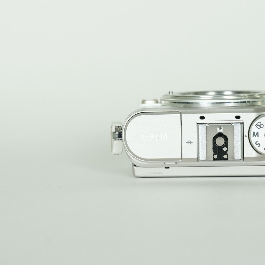 OLYMPUS PEN E-PL10