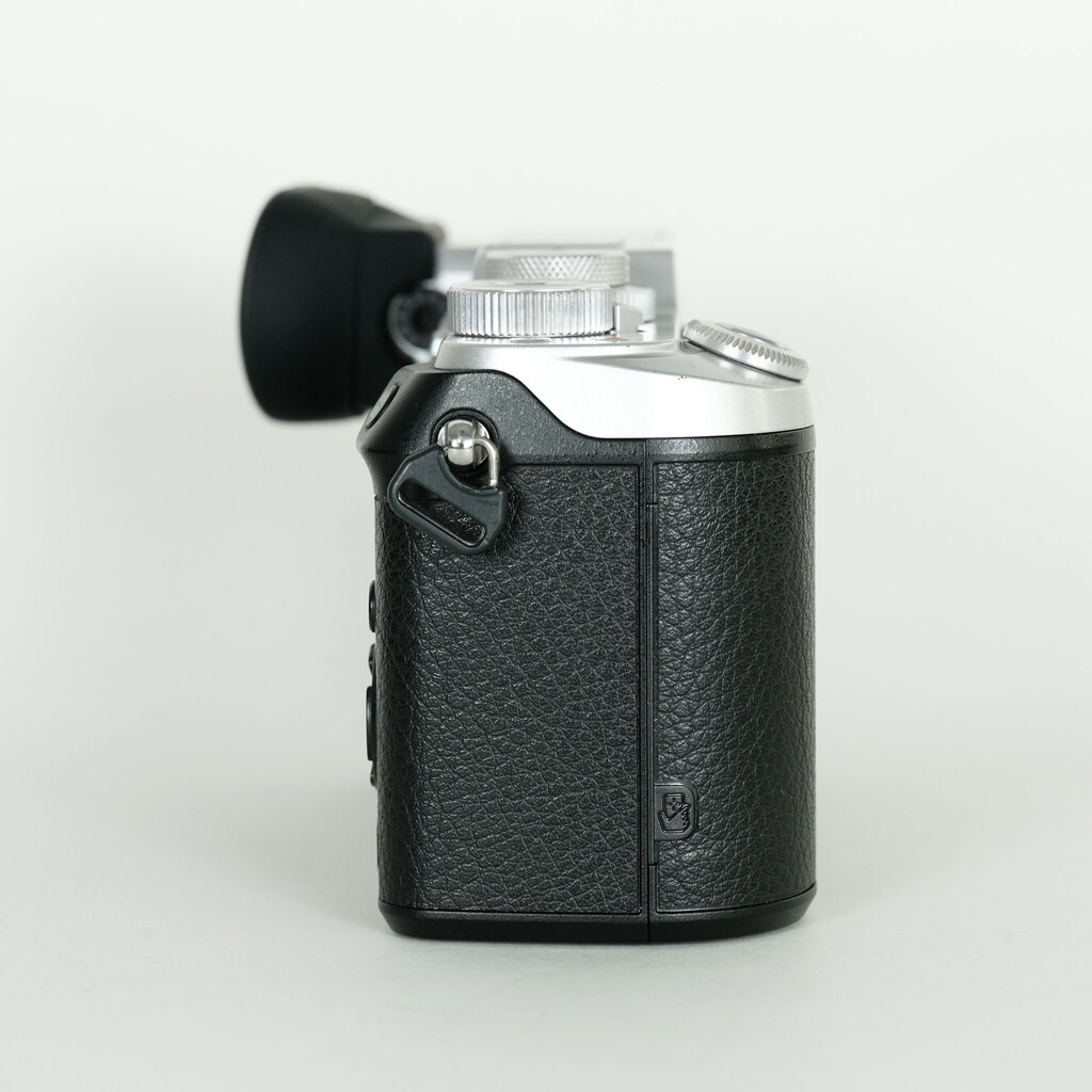 Panasonic LUMIX DMC-GX8 ボディ シルバー