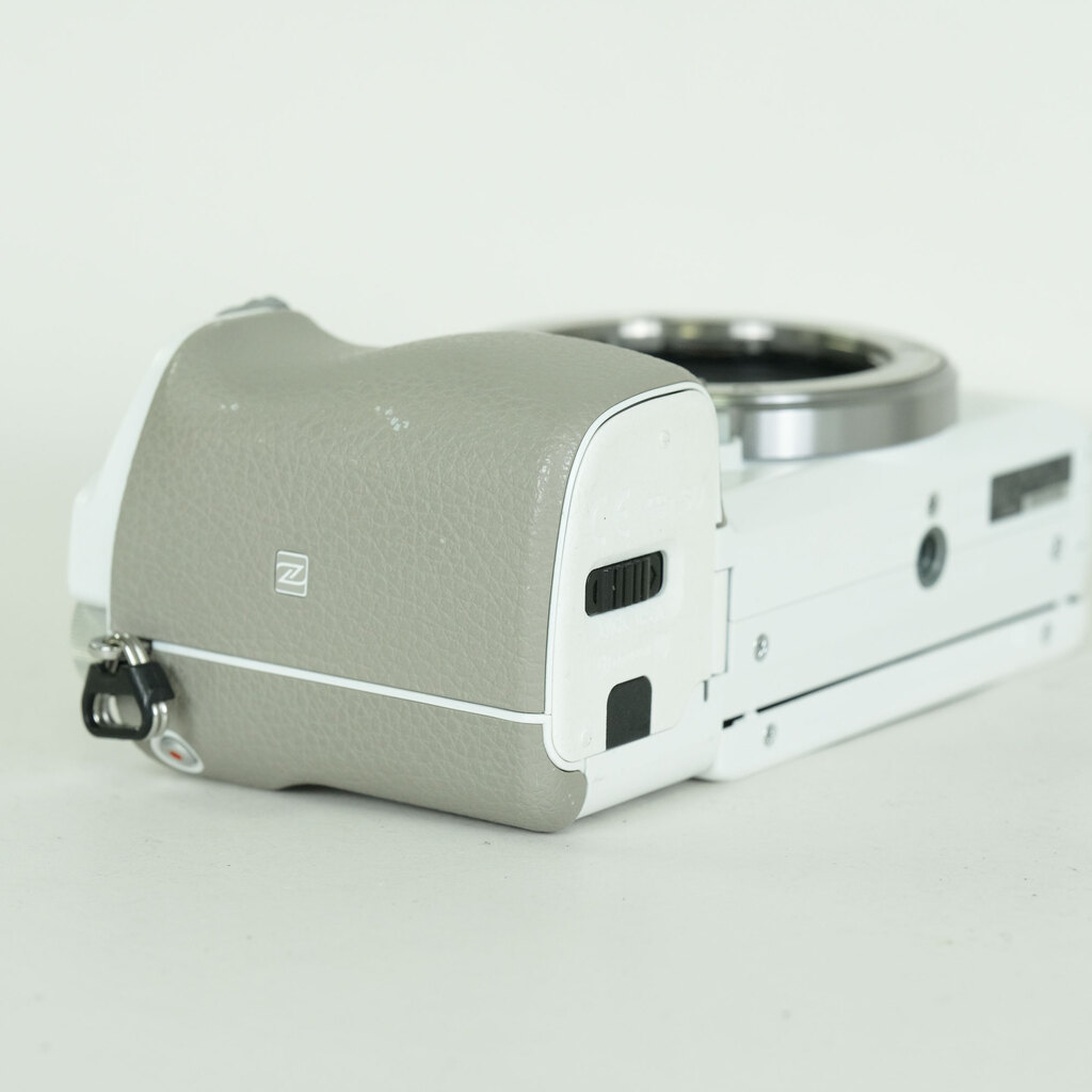 SONY α6100（ILCE-6100）