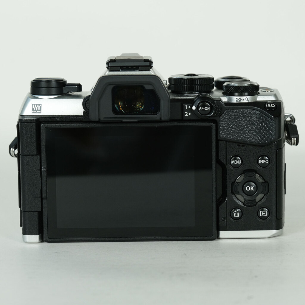 OM SYSTEM OM-5 Mark II ボディ シルバーの出品 | ONE SCENE（ワンシーン）