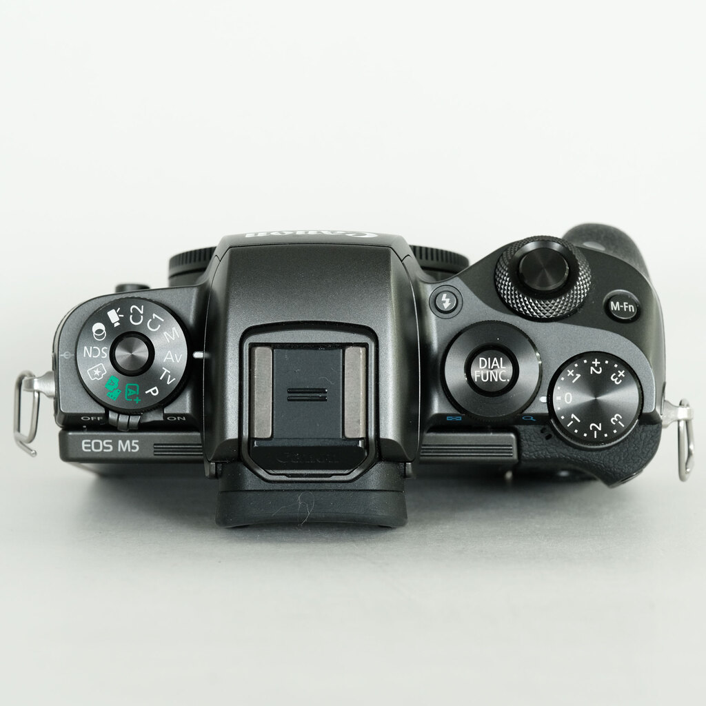 Canon EOS M5