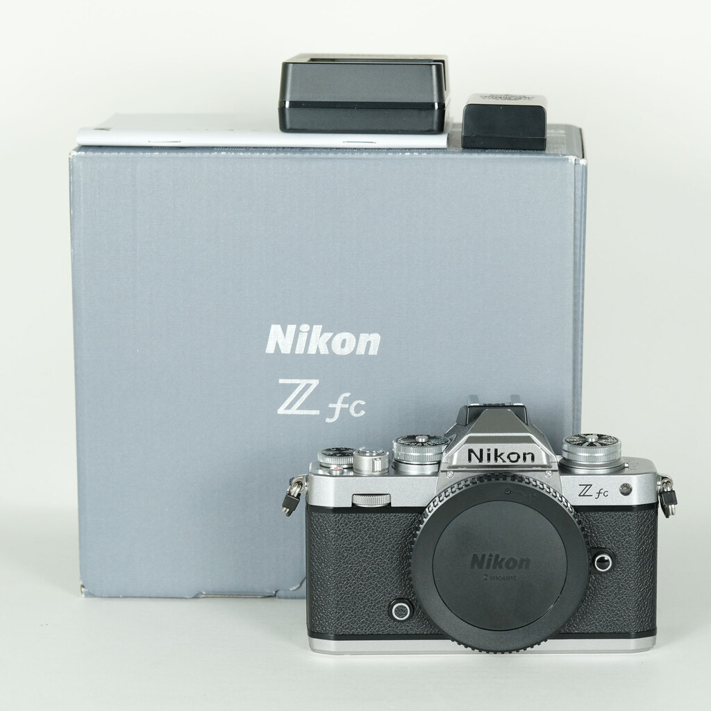 Nikon Z fc [�{�f�B �V���o�[]