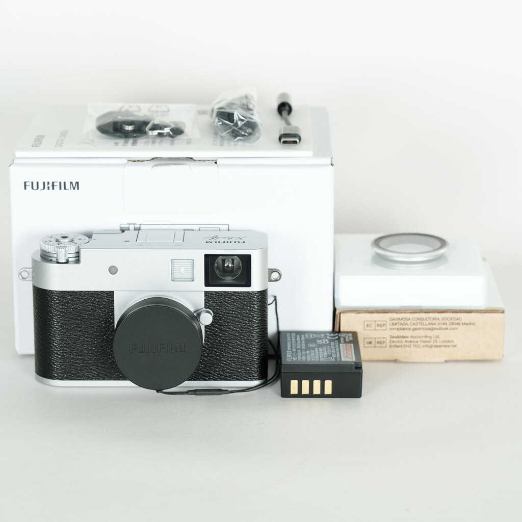 FUJIFILM X half X-HF1