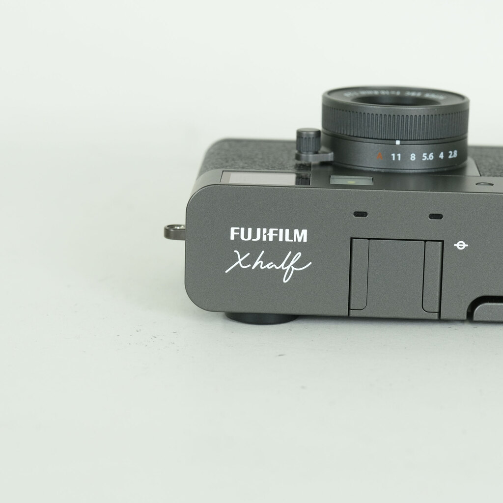FUJIFILM X half X-HF1