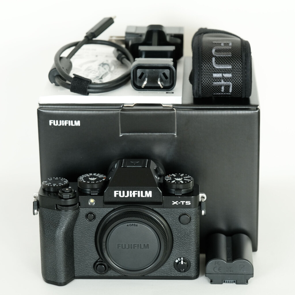 FUJIFILM X-T5