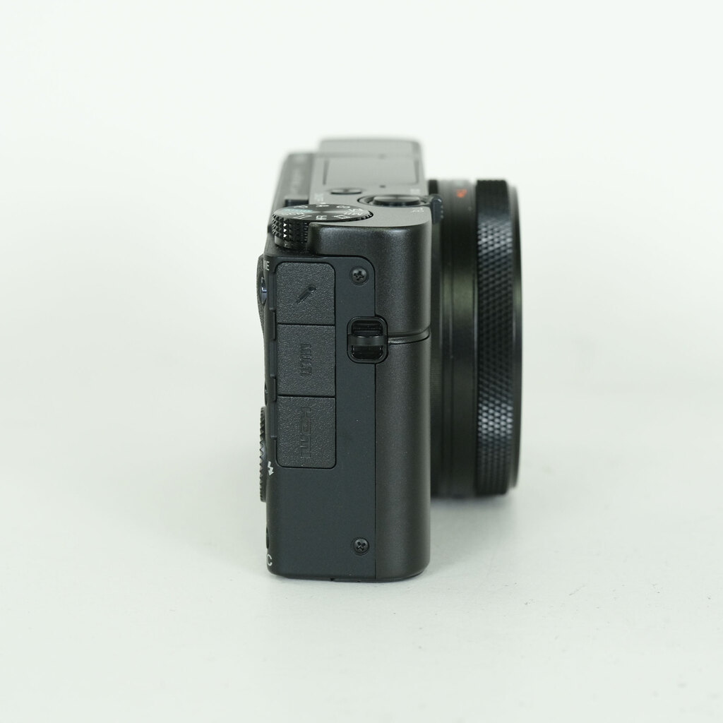 SONY Cyber-shot DSC-RX100M7