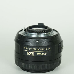 Nikon AF-S DX NIKKOR 35mm f/1.8G Nikon AF-S DX NIKKOR 35mm f/1.8G
