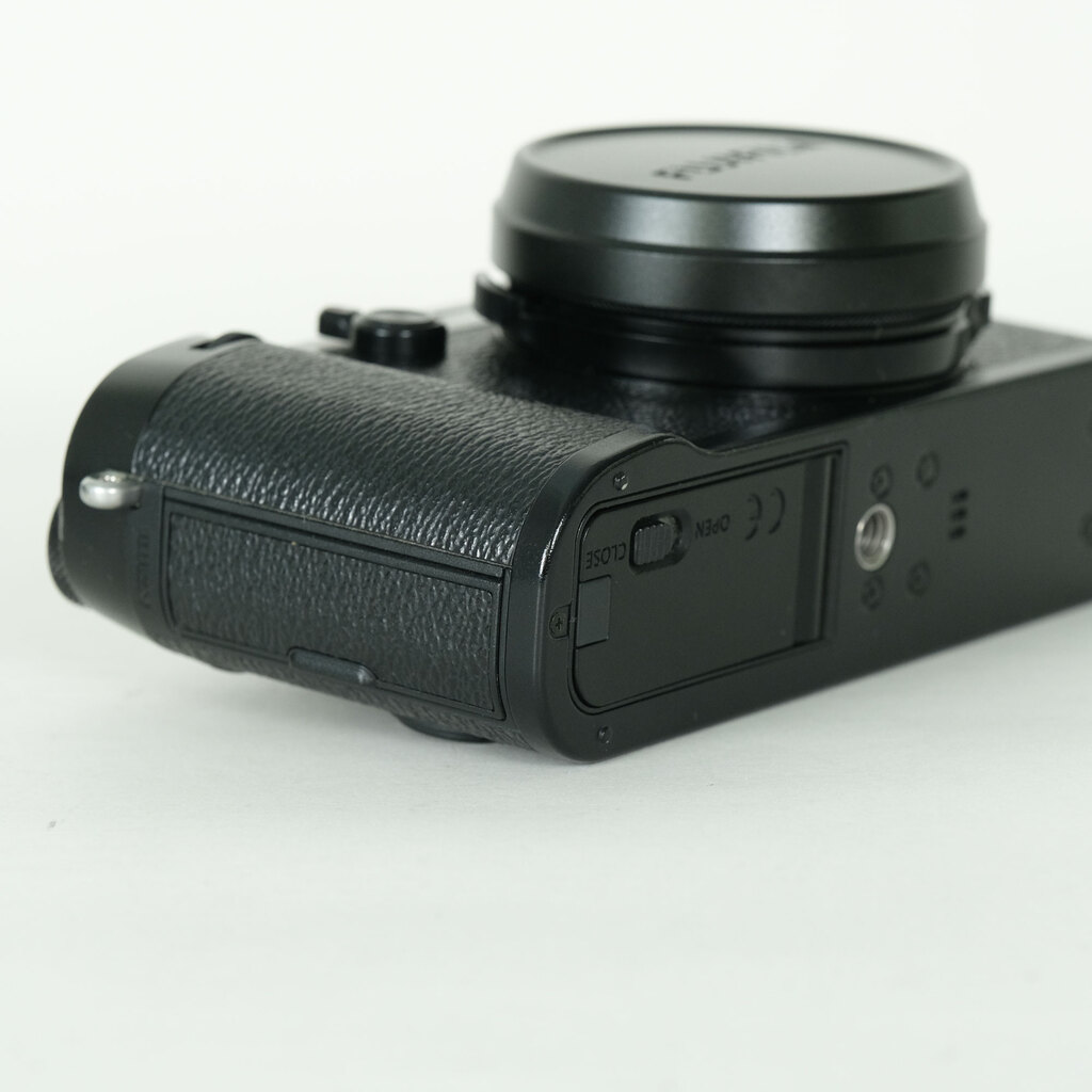 FUJIFILM X100F ブラックの出品 | ONE SCENE（ワンシーン）
