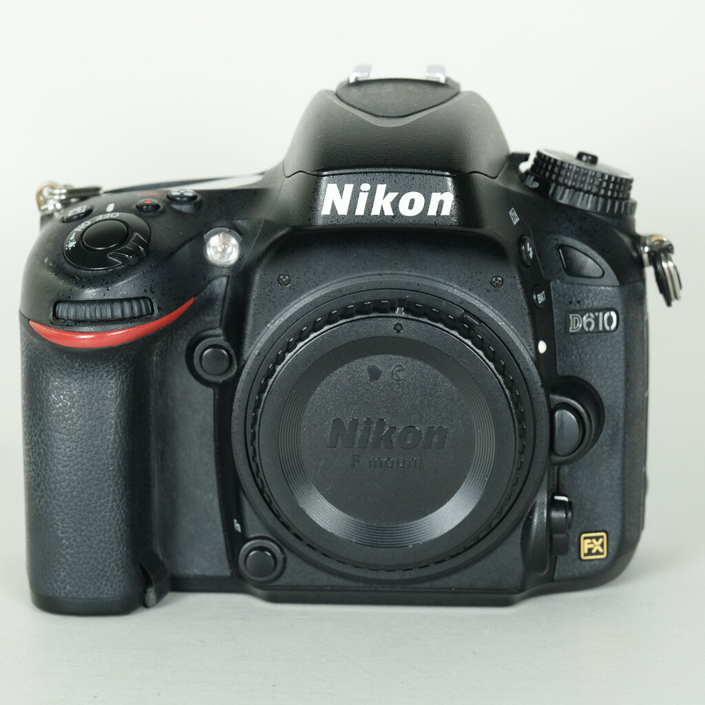 Nikon D610 [�{�f�B]