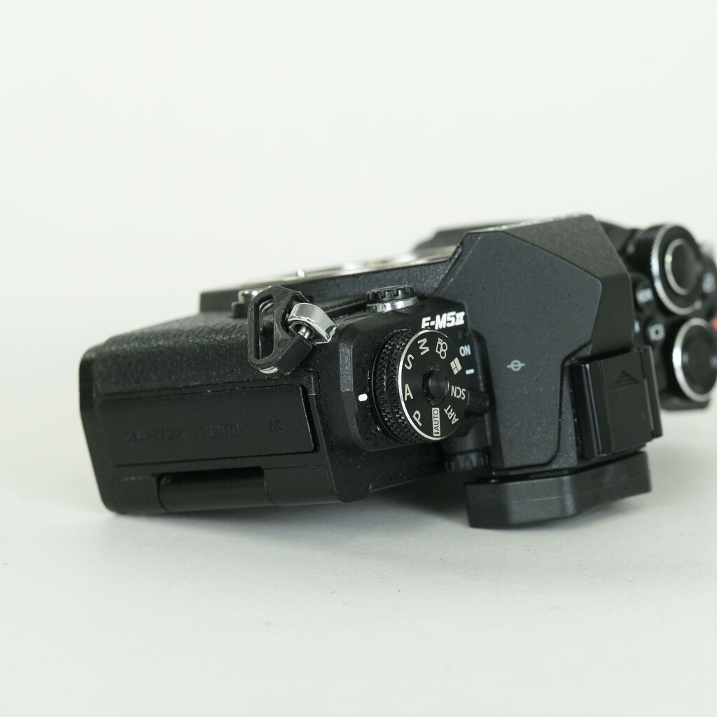 OLYMPUS OM-D E-M5 Mark II