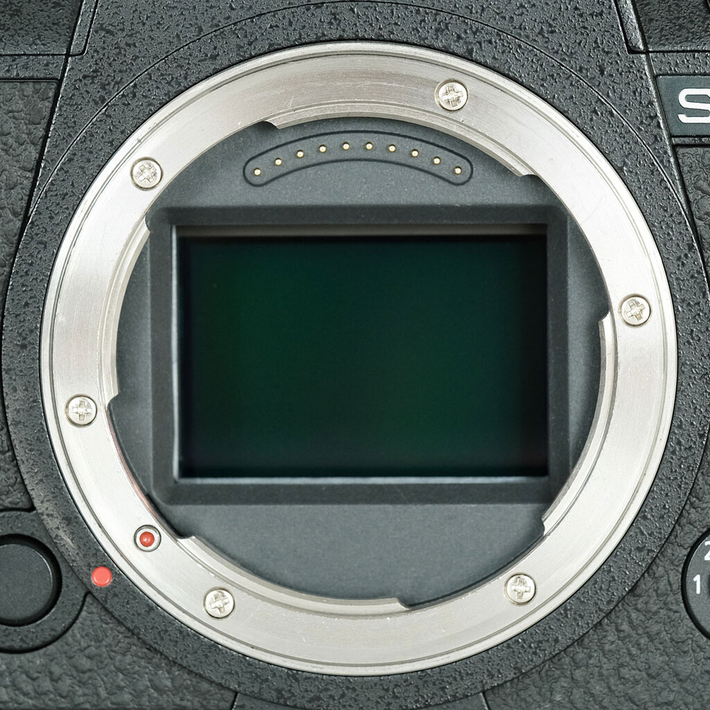 Panasonic LUMIX DC-S1R