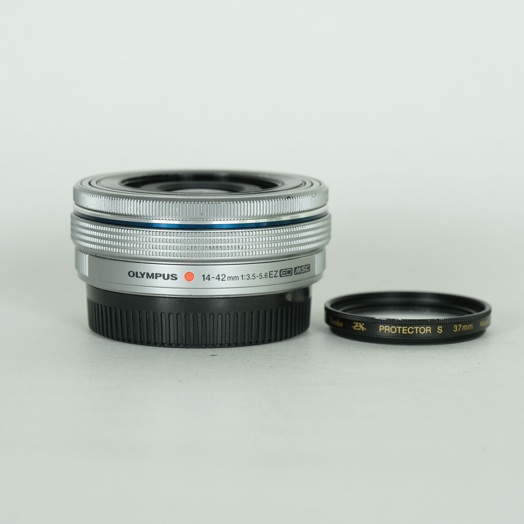 OLYMPUS M.ZUIKO DIGITAL ED 14-42mm F3.5-5.6 EZ シルバーの出品