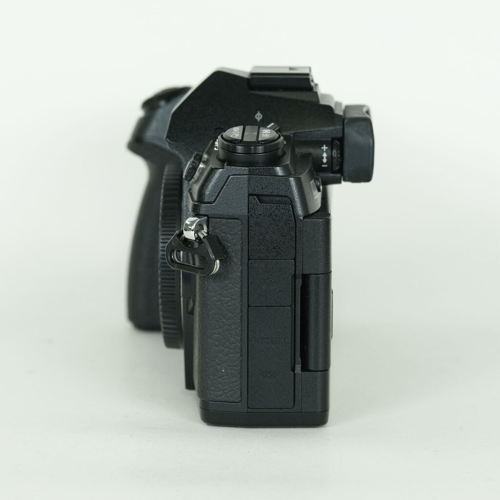 OLYMPUS OM-D E-M1 Mark II OLYMPUS OM-D E-M1 Mark II