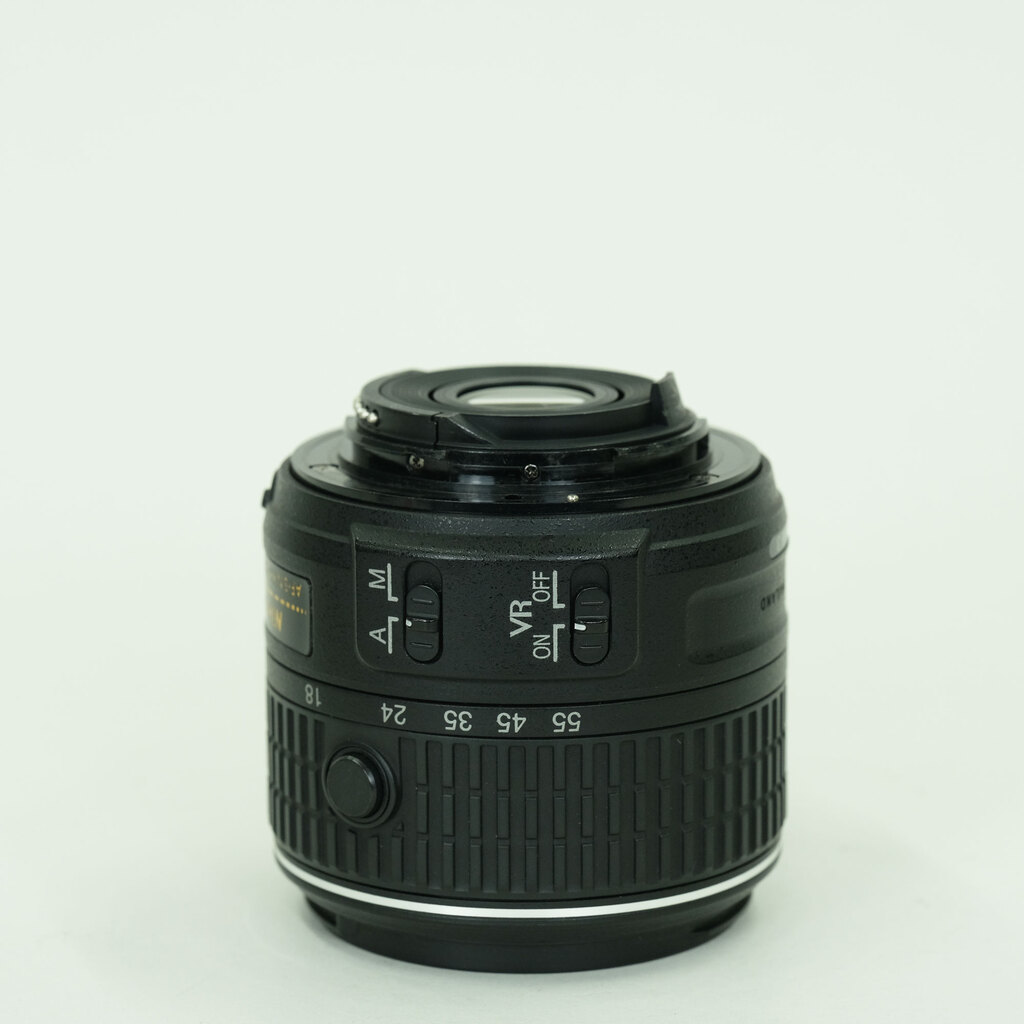 Nikon AF-S DX NIKKOR 18-55mm f3.5-5.6G VR II Nikon AF-S DX NIKKOR 18-55mm f3.5-5.6G VR II