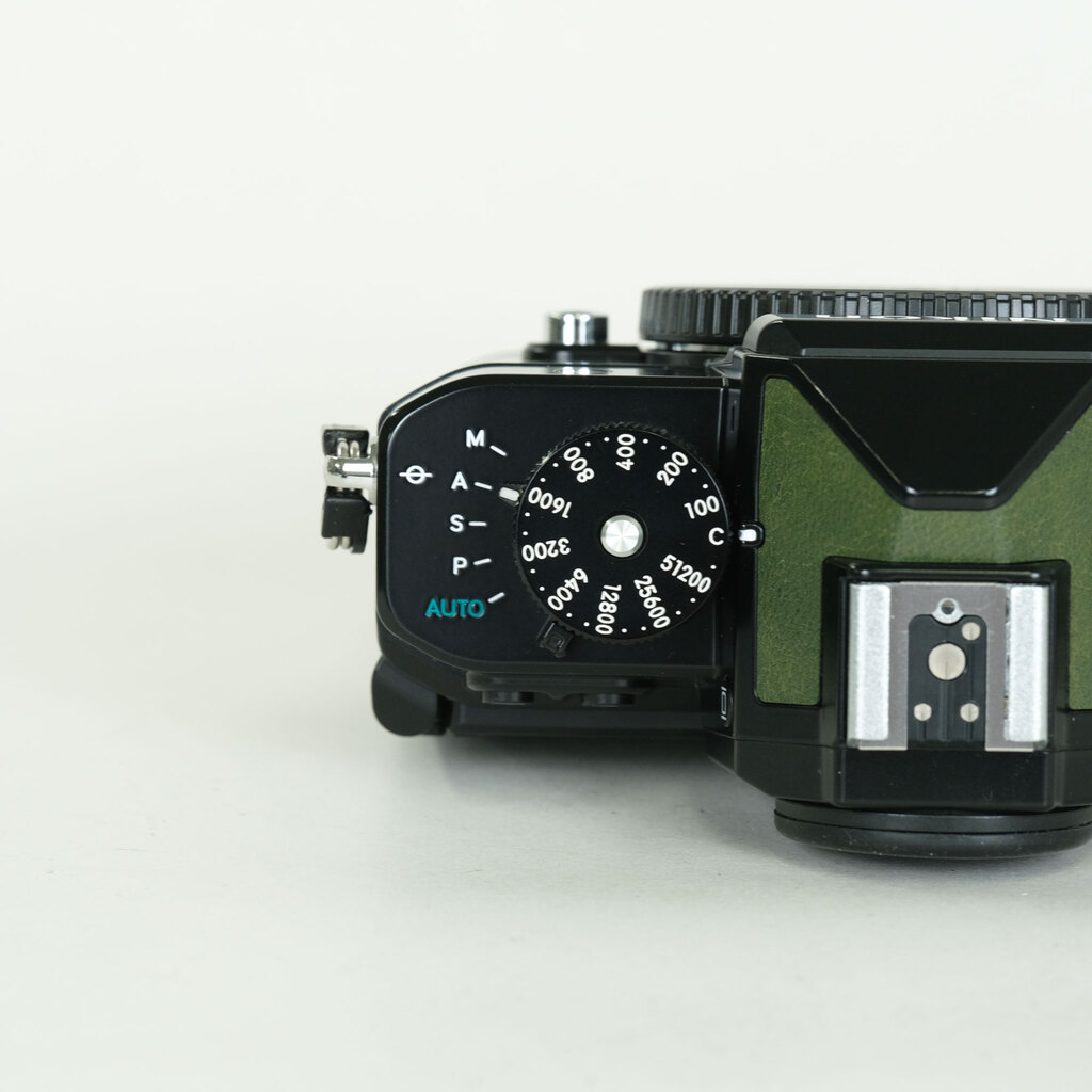 Nikon Z f プレミアムエクステリア張替済み