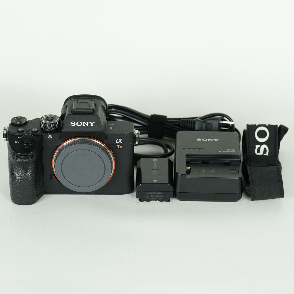 SONY α7R III（ILCE-7RM3）の出品 | ONE SCENE（ワンシーン）