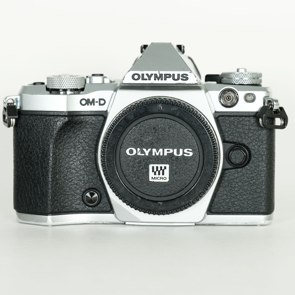 OLYMPUS OM-D E-M5 Mark II