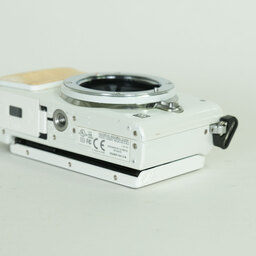 OLYMPUS PEN Lite E-PL6 ボディ ホワイト