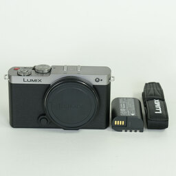 Panasonic LUMIX DC-S9 Panasonic LUMIX DC-S9